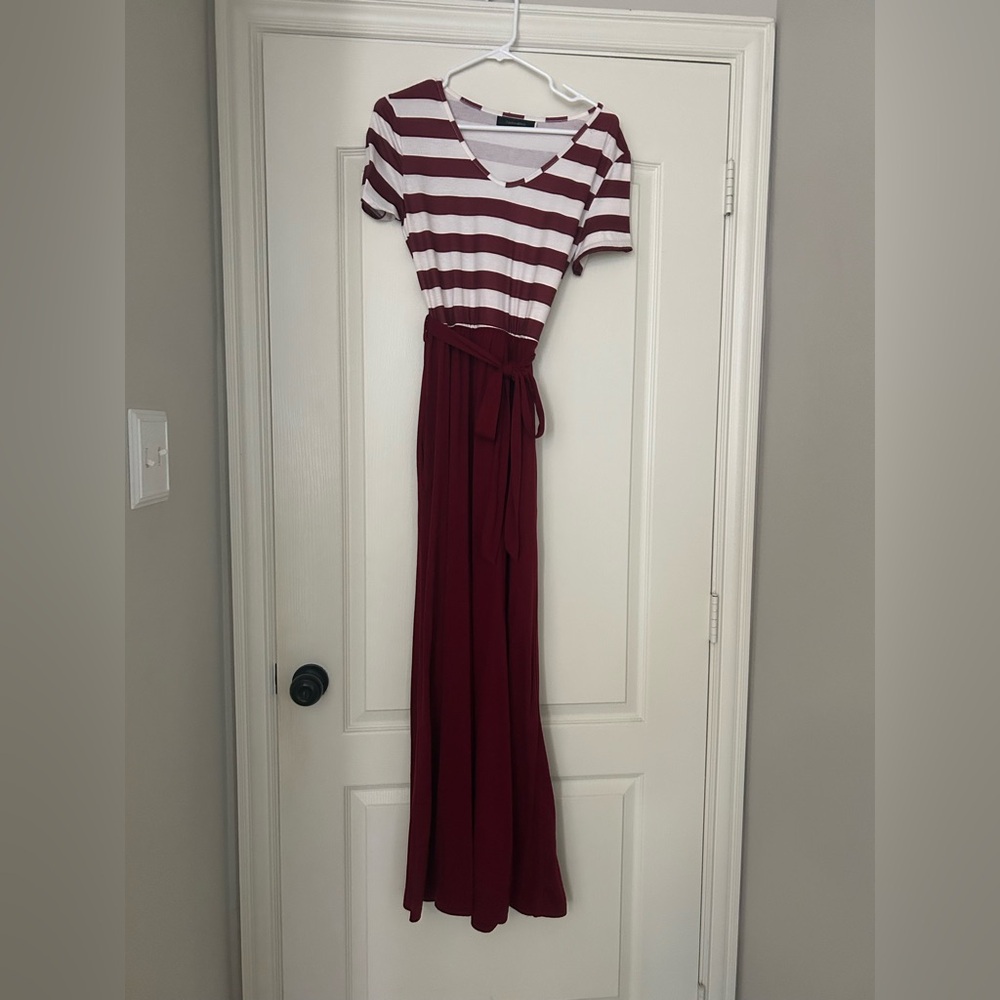 Casual Red and White V-Neck Short Sleeve Maxi Dress with Pockets